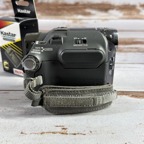 Sony DCR-HC42 MiniDV Camcorder W/ New Charger & Battery - Picture 3 of 6